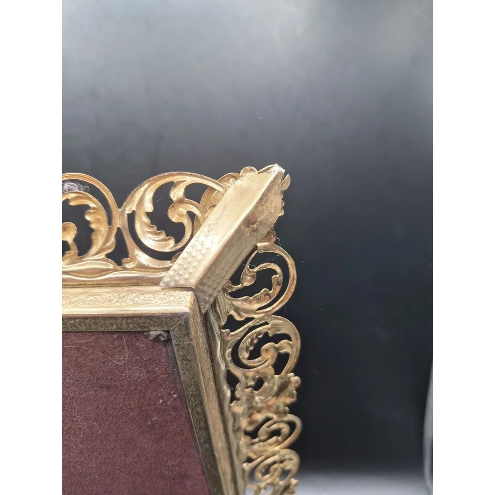 Vintage Ornate Hollywood Regency Gold Metal Filigree Floral 5x7 Picture Frame